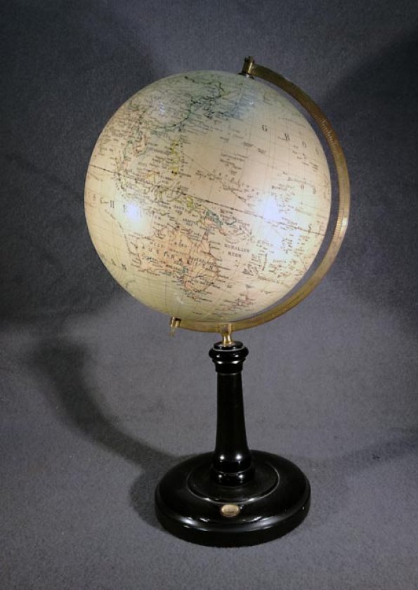 globus-um-1910-mit-kompass-p-ostergaard-columbus