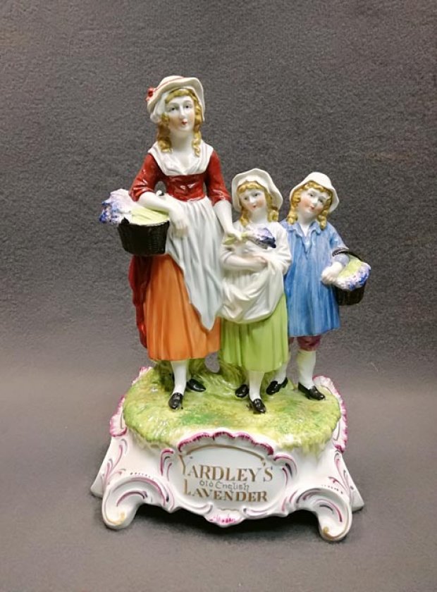 porzellanfigur-reklamefigur-yardley-s-old-english-lavender-dresden-porzellan-um-1920