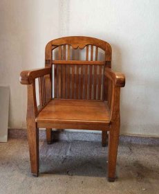 grosser-imposanter-stuhl-um-1900.4