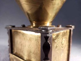 kaffeemuehle-a-m-19-jh-messing-eisen.10