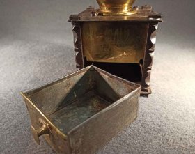 kaffeemuehle-a-m-19-jh-messing-eisen.11