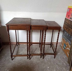 3fach-beistelltisch-serviertisch-3xausziehb-bzw-3-tische-um1900.2