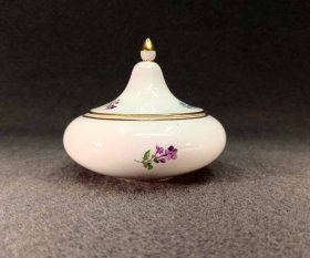 meissen-dose-blumenmalerei.3