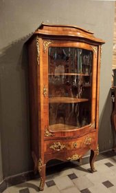 vitrine-dresdner-baroeck-ii-um-1880-nussbaum.1