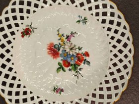 1meissen-um-1750-teller-mit-blumenmalerei-goldrand.10
