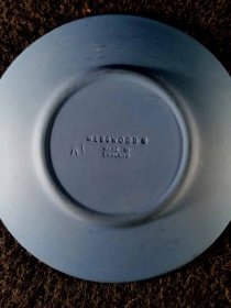 wedgwood-kleiner-teller-mit-profil-relief-und-zierrand.5